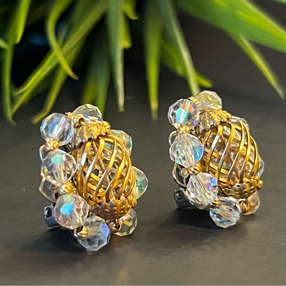 VINTAGE GOLD TONE AURORA BOREALIS CRYSTAL CLIP ON EARRINGS - Picture 2 of 4